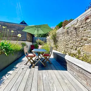 300 M Et Centre - Parking Privatif Et Gratuit Sur Place - Terrasse Bois , Larmor-Plage France